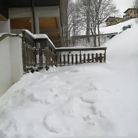 Con Vista Sul Cimone 아파트 *